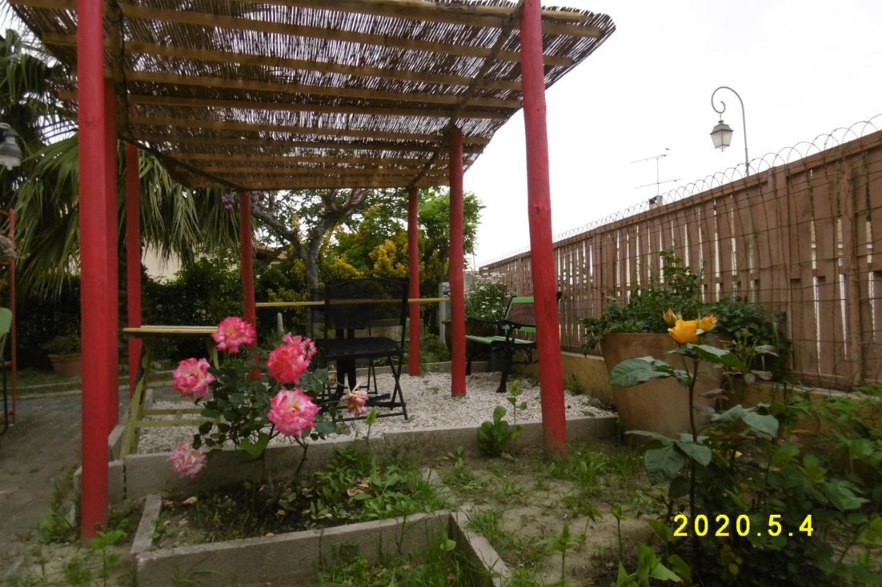Rez De Chaussee Studio Climatise Dans Villa Aigues-Mortes Dış mekan fotoğraf
